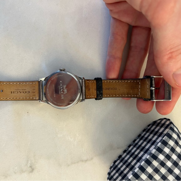 Women’s Coach Watch studded with heart star and circle studs - Picture 7 of 7